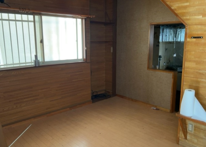 直線タイプはLとDKを一直線に並べた形で対面キッチンのタイプです。一般的なのでよく見かけるかもしれません。直線タイプに似た直接アイランドタイプは、キッチンとダイニングの間に壁がない分広く感じられます。