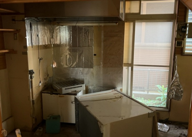 標準的なシステムキッチンの横幅は、165cm～300cm程度です。2100・2400・2550・2700などミリ単位で表記されます。普段どのように料理をするのかを想定しながら合ったサイズを選びましょう