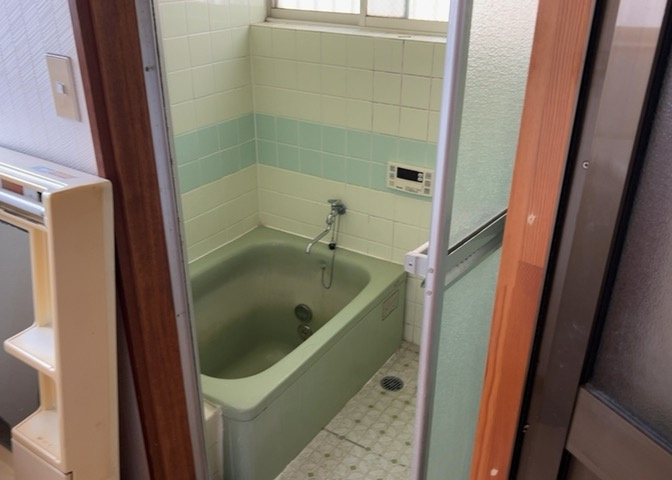 入浴時の快適さも大事なことですが、綺麗な状態を維持できなければ気持ちよく入浴できません。毎日の掃除が楽という点は大事なポイントになります！カビが生えにくく掃除がしやすい、壁や浴槽を選ぶといいでしょう。