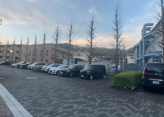 マンションの駐輪場は、事前に空きがあるか確認を取ると安心です。せっかく入居したのに駐輪スペースがない！なんてことになったら大変ですよね。そこで、内見時や購入前にはまず事前に確認しておくと良いでしょう。