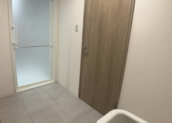 洗面脱衣所は「体を綺麗に整える場所」という目的と役割を持っています。そして便利で使い勝手のいい「体を綺麗に整える場所」にするためには、配置や動線、照明や収納計画をしっかりと検討しておく必要があります。