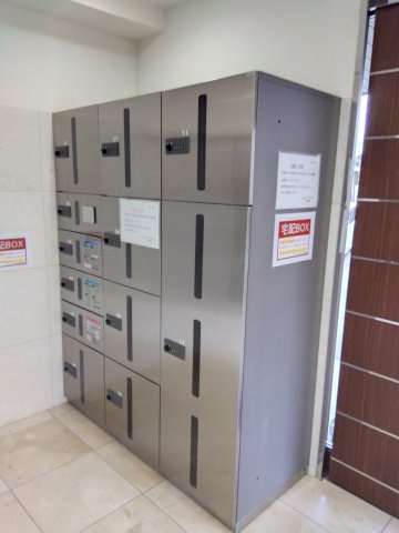 宅配ボックスがあるので、留守時のお荷物も安心ですね。