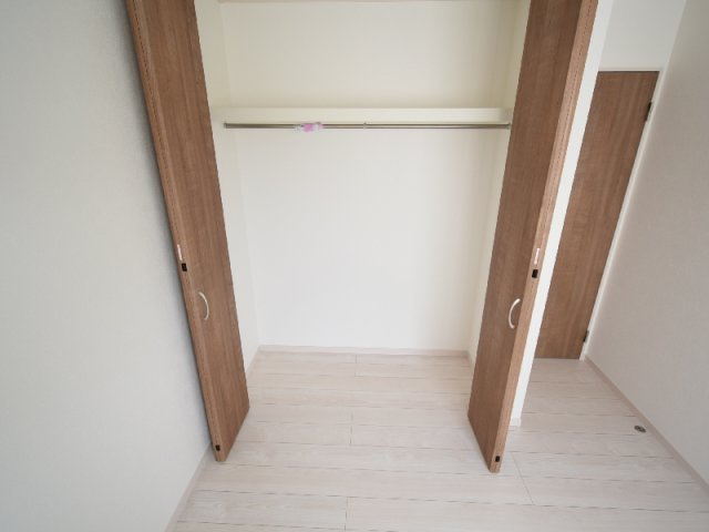 【3号棟：洋室クローゼット】