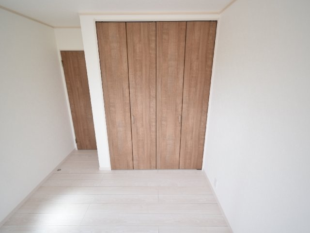 【3号棟：洋室クローゼット】