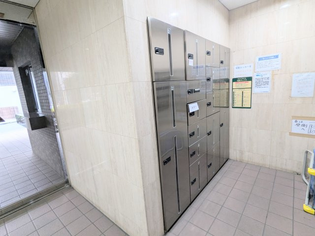 ～外出が多いご家庭には嬉しい、『宅配ボックス』付きです！～