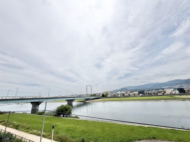 3階バルコニーからの眺望　遠くまで視界が広がる武庫川方向のロケーションに癒されます♪