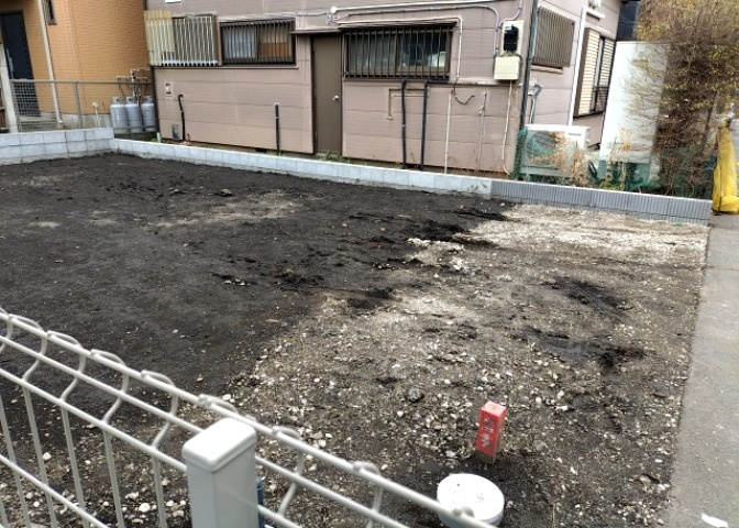 玄関ポーチにおいて最も重視すべきと言っても良いのが広さです。適切な広さの玄関ポーチでないと外見的なバランスは崩れてしまいますし、何より使いにくくなってしまいますので、現地で実際に下見をしてみましょう！