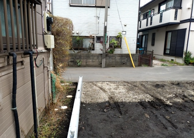 駐車場と明記されていても、最小スペースでつくられた駐車場だと大型車は駐車できなかったり、出入りしにくくなったりする可能性があります。お車のサイズと購入したい物件の駐車場のサイズを現地で確認しましょう。