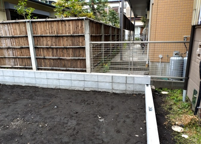庭があることでガーデニングや家庭菜園はもちろん、こどもの遊び場やペットを放して遊ぶことができます。また、家の周囲に余裕があるということです。隣地との間があれば、十分な日当たりと、風通しが確保できます。