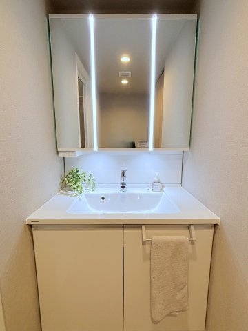 幅広で使い勝手の良い洗面化粧台。
