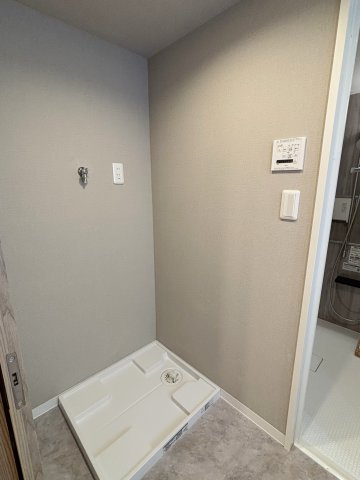 ホテルライクな雰囲気の洗面スペースで、普段の洗濯も気分が上がりそうです。