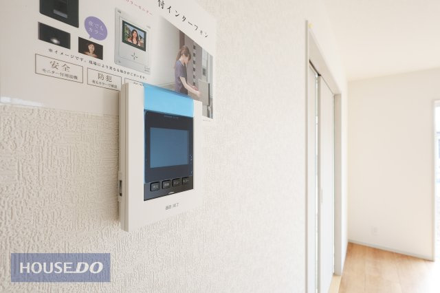 【TVインターホン】カラーTVインターホン。録画機能付きで、防犯上はもちろん、お届け物などの把握にも便利。