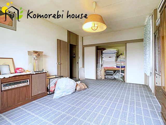 広くて明るい寝室