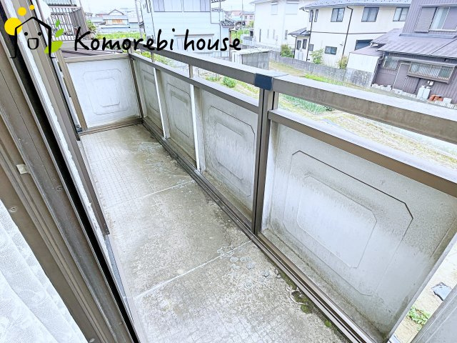 バルコニーからの眺めを楽しみながら食事をしませんか