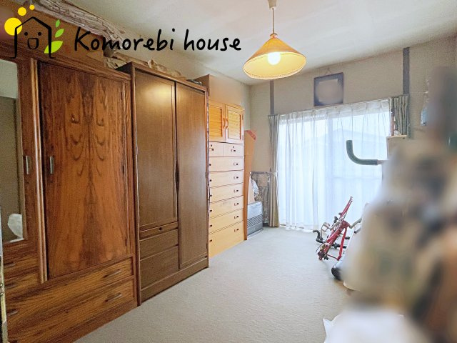 コンパクトで使いやすい洋室です