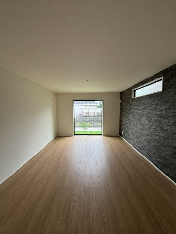 アクセントクロスが印象的なリビング♪