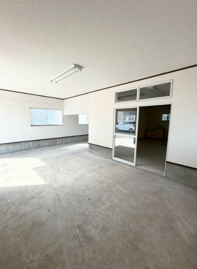 1階車庫・事務所部分