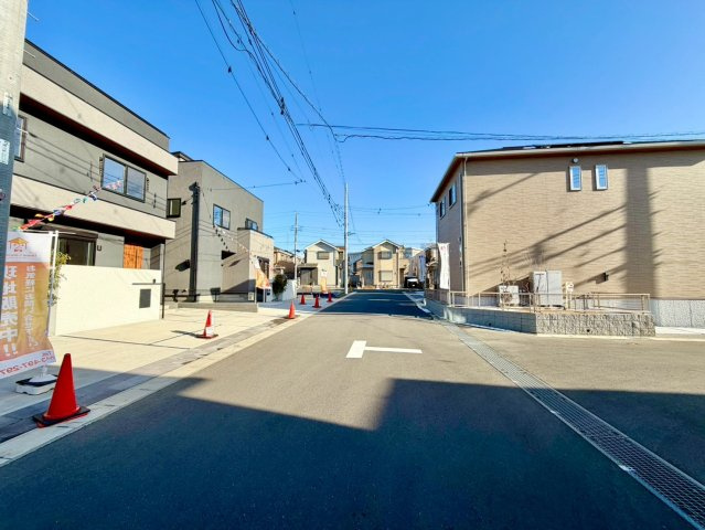 前面道路含む現地写真です