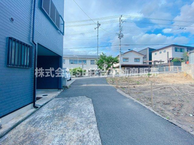 前面道路含む現地写真です