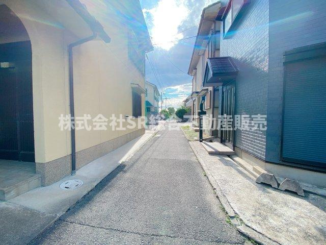 前面道路含む現地写真です