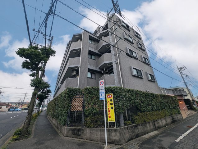 【A　warm　space】◆心をほどく場所◆　ゆったりとした空間に包まれ、誰かを迎えることが日常になる住まい。　この環境で暮らすうちに、時間の使い方も、人との距離感も変わっていく。