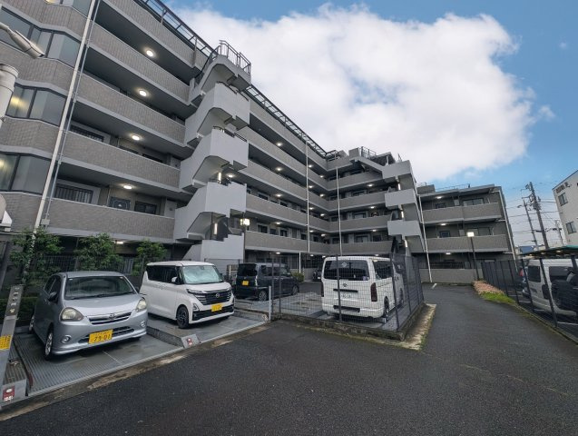 【A　cozy　space】◆余白のある暮らし◆　人を招いても、ひとりで過ごしても心地よい住空間。　温もりを感じるこの場所が、暮らしの輪郭をやさしく描いていく。