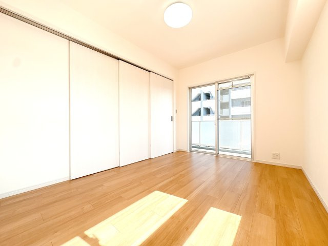6帖の南西洋室になります♪