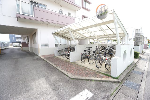 駐輪場もキレイに並べられております♪