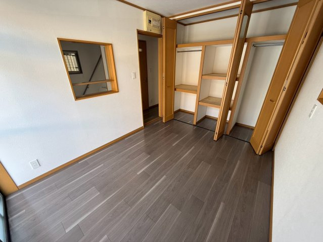 明るい洋室です