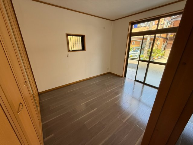個人の部屋や寝室として使える洋室です