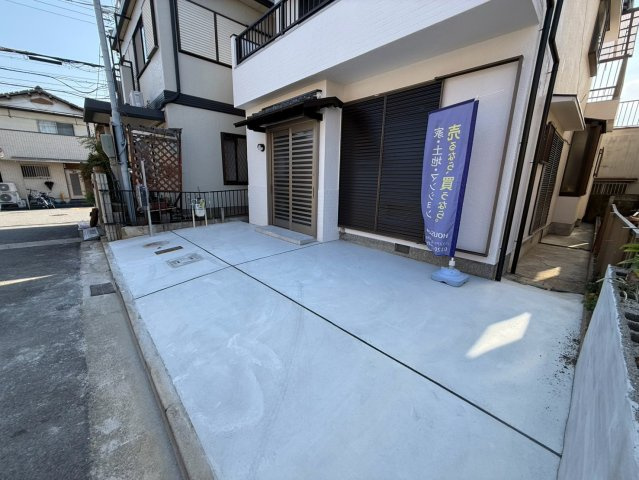 車をお持ちの方に嬉しい駐車場付きの物件です