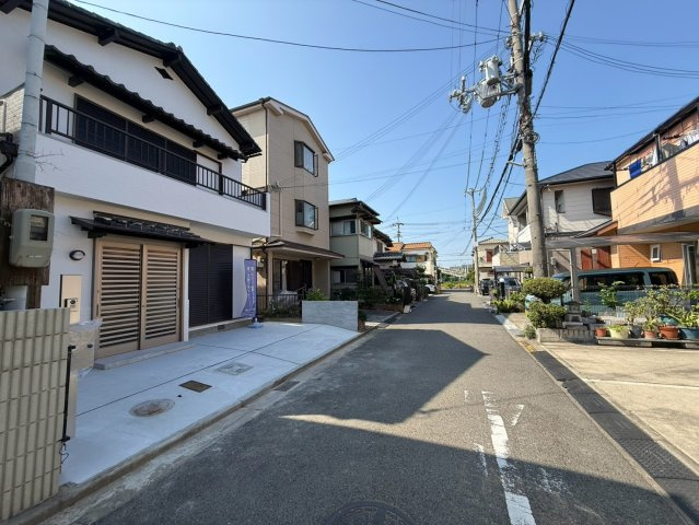 前面道路含む現地写真です