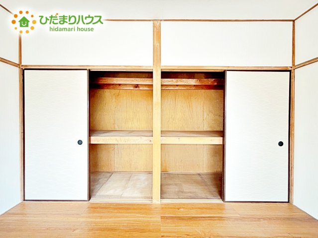 衣類だけでなく、キャリーバッグや衣類ボックスの収納も容易となる大容量の押入れを完備！
