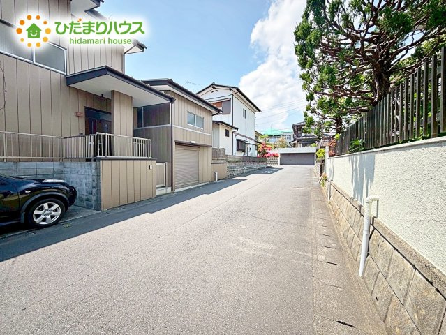 前面道路は交通量が少なく、お車の運転が苦手な方でも安心です！
