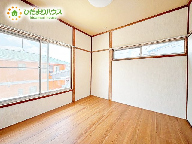明るい色の床なので、どんな家具でもマッチします☆彡