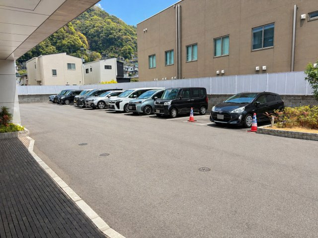 敷地内に駐車場を確保。お車での外出もスムーズです