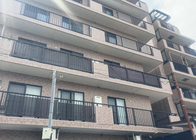 ＳＲＣ造は強度や耐震性の面でもRC造と比べて優れています。そのため、10階建以上の高層または超高層マンションなどの建築にも多く採用されています。柱や梁などのサイズが小さくても高い耐震性を確保できます。