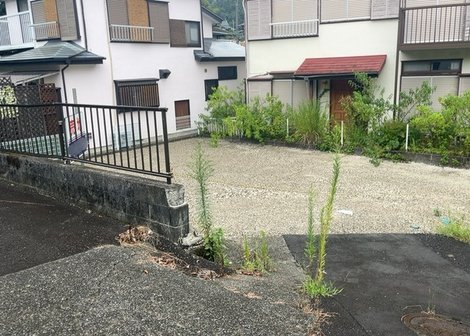 家を建てる前提で土地を探している場合、地盤の丈夫さは譲れない条件の一つです。地盤が脆弱だと追加工事が必要となります。また、過去に地盤沈下や液状化現象を起こした土地は、できるだけ避けた方がいいでしょう。