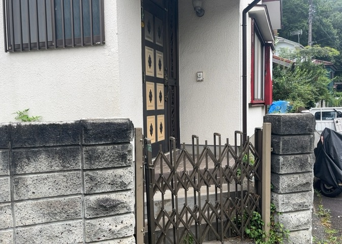 土地の形が極端に長細かったり、狭小地、あるいは道路との高低差がある傾斜地だった場合、後々売ろうとしても買い手がつかない場合もあります。後々、売却することになった時に価値の下がらない土地を選びましょう。