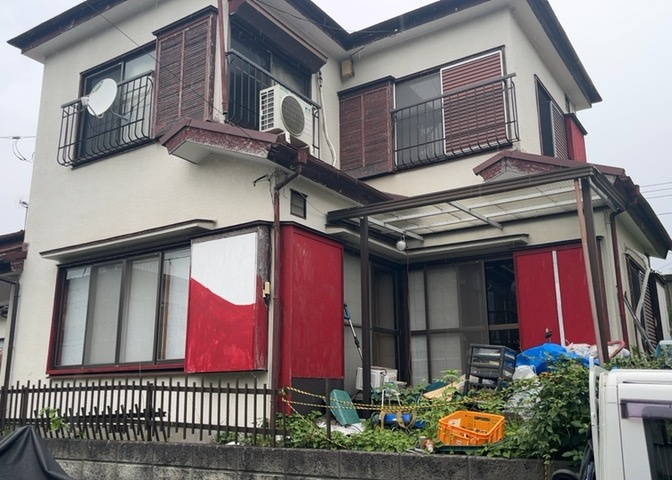 土地の面積＝住宅面積ではありません。建ぺい率の問題などで、土地のある場所によって住宅を建てられる面積は限られています。高さもしかり、「土地」という言葉の中には、建築条件も含まれると考えておきましょう。