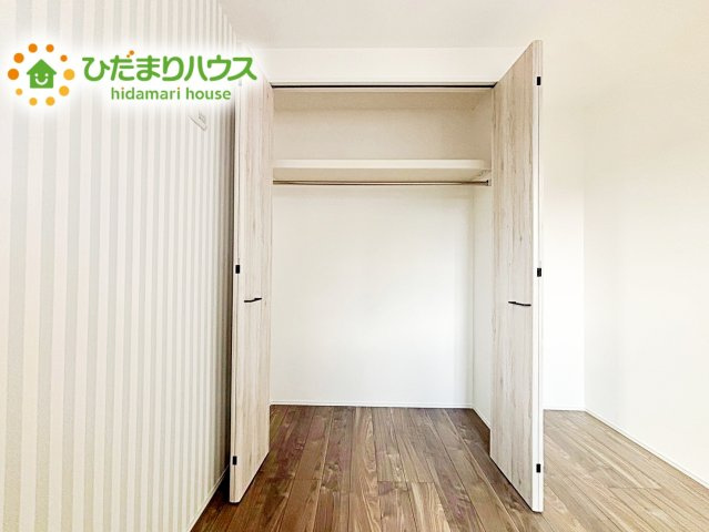 クローゼットが付いていて、お部屋の住空間もスッキリ広々つかえそうです(^^)/