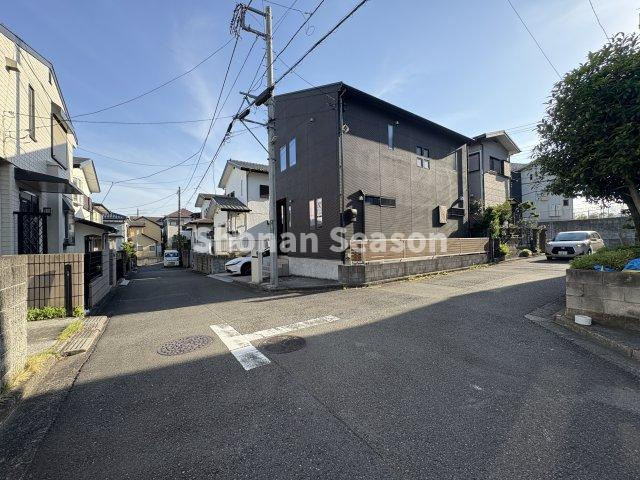 角地につき、開放感があり陽当たり良好な立地です！