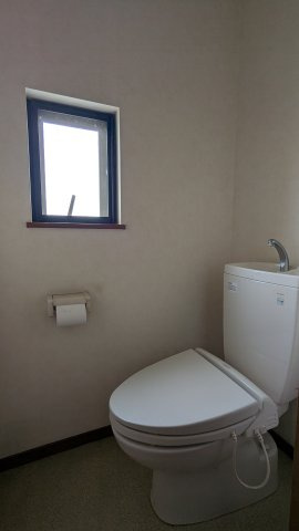 2階トイレも明るくてきれいです。