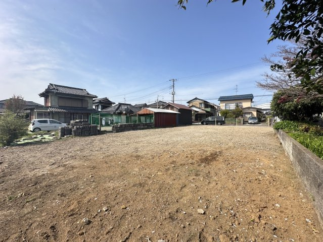 敷地は広々95坪超！　日当たり良好です！　お好みのプランでマイホームをご計画ください！　家計に優しい都市ガスエリア。　周辺には教育施設、ショッピングモールなど商業施設が充実！　暮らしやすい住環境です♪