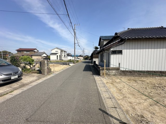敷地は広々95坪超！　日当たり良好です！　お好みのプランでマイホームをご計画ください！　家計に優しい都市ガスエリア。　周辺には教育施設、ショッピングモールなど商業施設が充実！　暮らしやすい住環境です♪