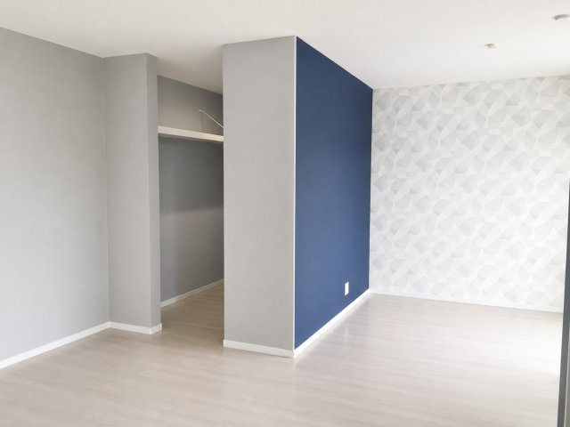 憧れのWIC！！衣類やバッグなどをまとめて収納できるWIC。住空間をすっきり保てます。　※写真は入居前に撮影したものになります