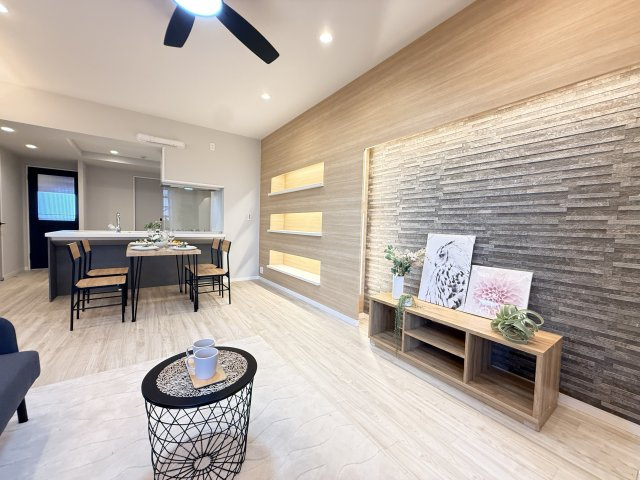 ☆Living　Room☆明るく開放的な空間で一家団らんの楽しい時間をお過ごしいただけます。ゆったりとしたダイニングスペースは家具の配置をしやすい間取プランです。