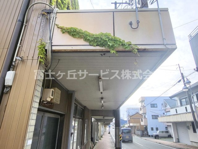 商店街のアーケードも同時に解体予定です。