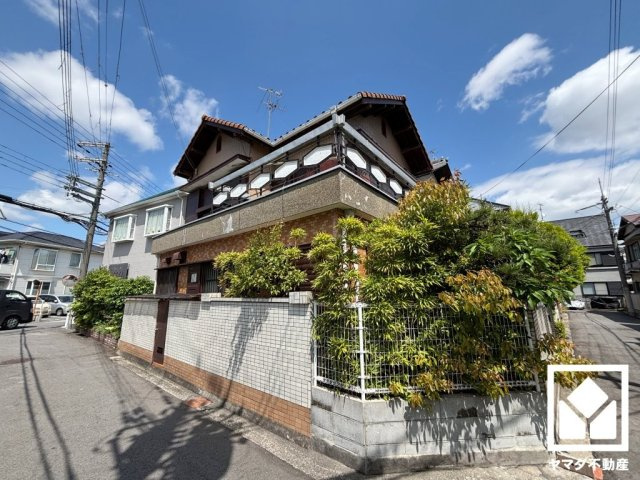 帰宅すると心がほっとする、優しい色味とデザイン性溢れる外観。