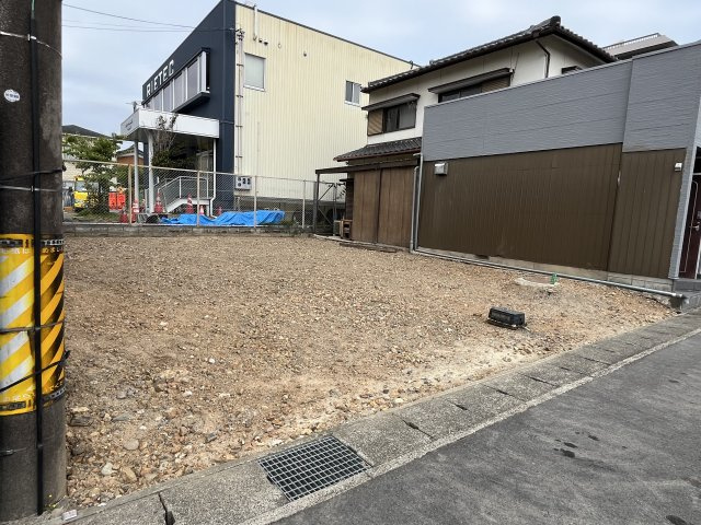南東から